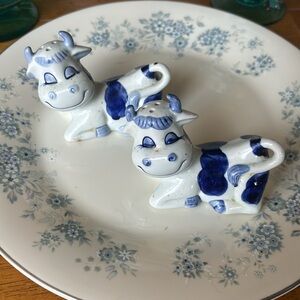 Delft blue and white cow salt and pepper shakers